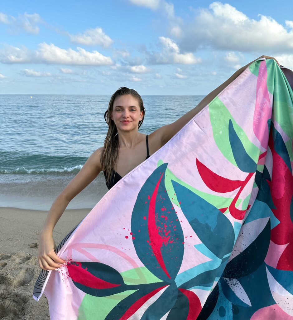 REVORN-ART-TOWEL_-DELIA-RUIZ_07